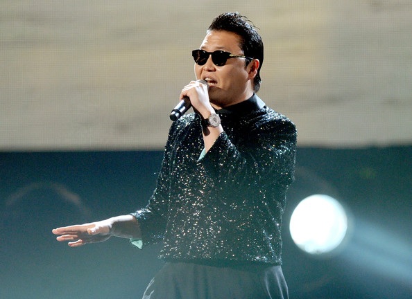 Psy nổi bật tại American Music Awards - 2 VN