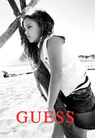 Con gái người mẫu quá cố Anna Nicole Smith nối bước mẹ - 2 Dannielynn dễ thương trong quảng cáo Guess