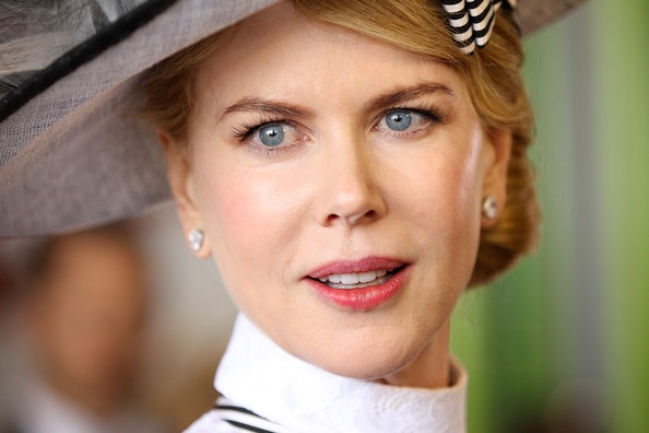 Nicole Kidman đội mũ lạ mắt - 1 VN