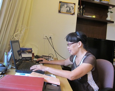 Phan Thị Thanh Nhàn: “Bây giờ, tình yêu với tôi đơn giản lắm” - 2 Tuổi đã khá cao nhưng nhà thơ Phan Thị Thanh Nhàn vẫn rất trẻ trung