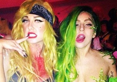 Thêm ảnh “sao” chơi Halloween - 12 Lady Gaga (phải)