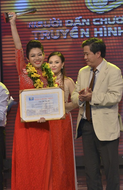 Khánh Ly đoạt “cú đúp” Én Vàng và giải khán giả bình chọn - 5 Vy Oanh tham gia trình diễn