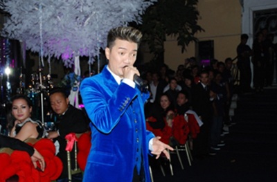 Đàm Vĩnh Hưng khuấy động không khí trong các ca khúc mừng Giáng sinh