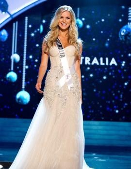 HH Úc diện váy dạ hội