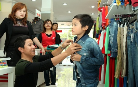 Những ngày đầu tiên của tháng 12, Tiến đã ra Hà Nội học thanh nhạc với cô Huyền Nga