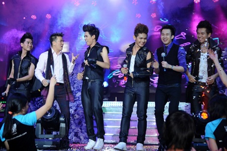 V.Music cháy hết mình trong mini show lần 2 - 8 Trong