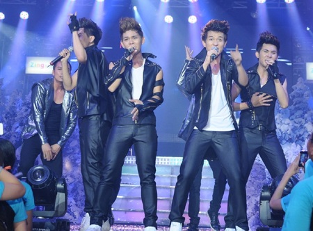 V.Music cháy hết mình trong mini show lần 2 - 4 V.Music cháy hết mình trong mini show lần 2