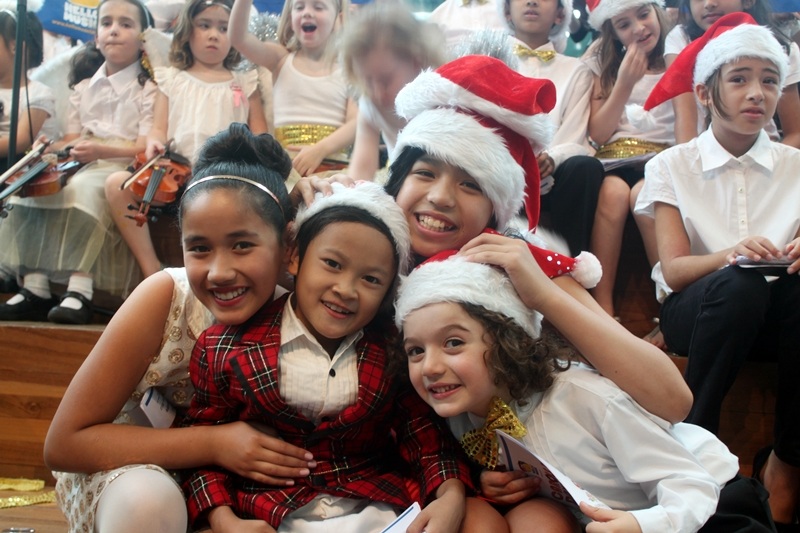 Nhật Tiến hát mừng Giáng sinh trên Truyền hình Úc