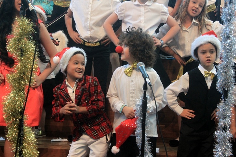 Nhật Tiến hát mừng Giáng sinh trên Truyền hình Úc