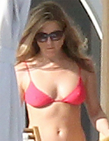 Jennifer Aniston đi nghỉ mát ở Mexico cùng hôn phu Justin Theroux