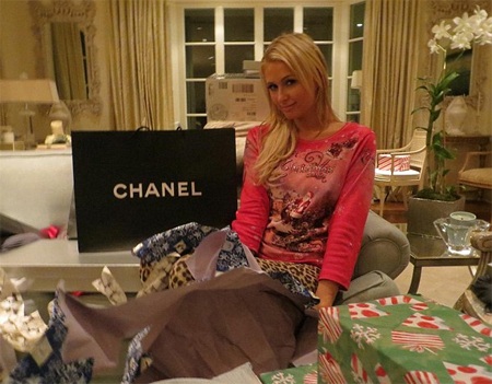 Paris Hilton khoe quà Giáng sinh - 2 VN