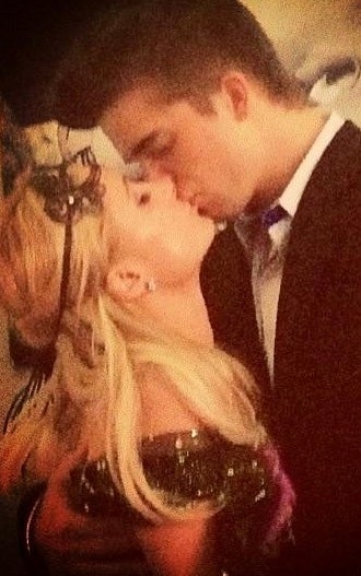 Paris Hilton khoe quà Giáng sinh - 11 VN
