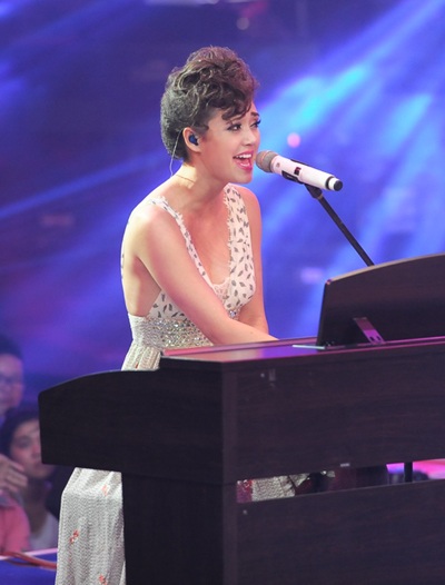 Á quân The Voice Mỹ xinh như mộng trên sân khấu Giọng hát Việt - 4 VN