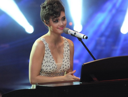 Á quân The Voice Mỹ xinh như mộng trên sân khấu Giọng hát Việt - 7 VN