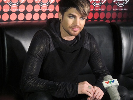 Adam Lambert mong sẽ được tới Việt Nam biểu diễn - 5 Bài và ảnh:
