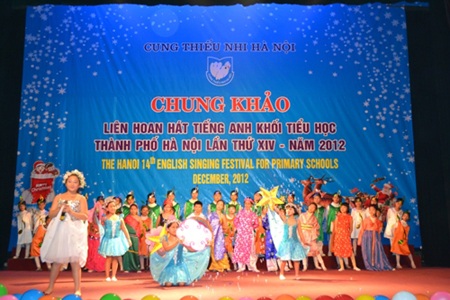 Liên hoan hát tiếng Anh thành công tốt đẹp - 1 Liên hoan hát tiếng Anh thành công tốt đẹp