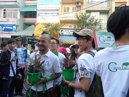 Trần Lập và thí sinh Giọng hát Việt đạp xe vì môi trường