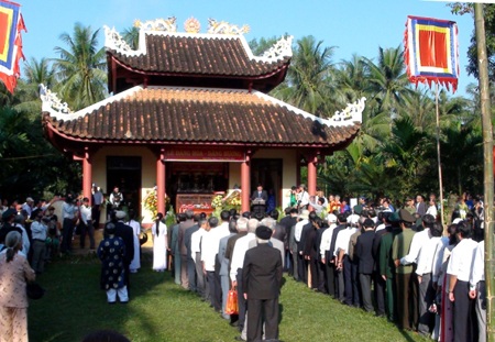 Trang nghiêm lễ kỷ niệm 440 năm ngày sinh Danh nhân văn hóa Đào Duy Từ - 1 Trang nghiêm lễ kỷ niệm 440 năm ngày sinh Danh nhân văn hóa Đào Duy Từ - 1