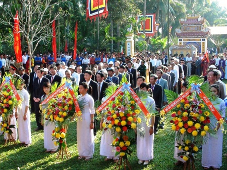 Trang nghiêm lễ kỷ niệm 440 năm ngày sinh Danh nhân văn hóa Đào Duy Từ - 2 Trang nghiêm lễ kỷ niệm 440 năm ngày sinh Danh nhân văn hóa Đào Duy Từ - 2