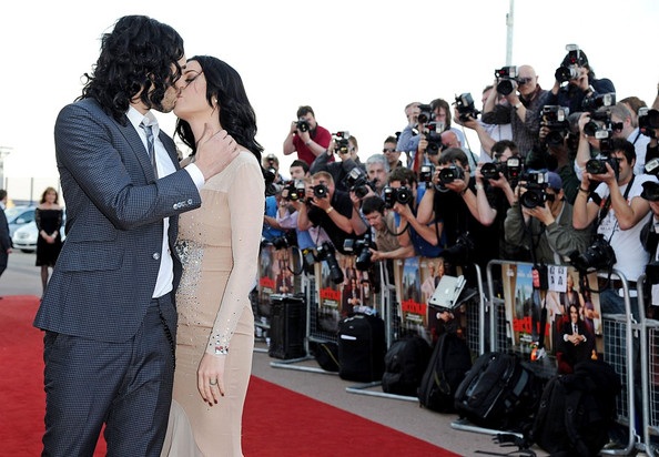 Russell Brand không đòi vợ chia đôi tài sản - 1 Russell Brand không đòi vợ chia đôi tài sản - 1