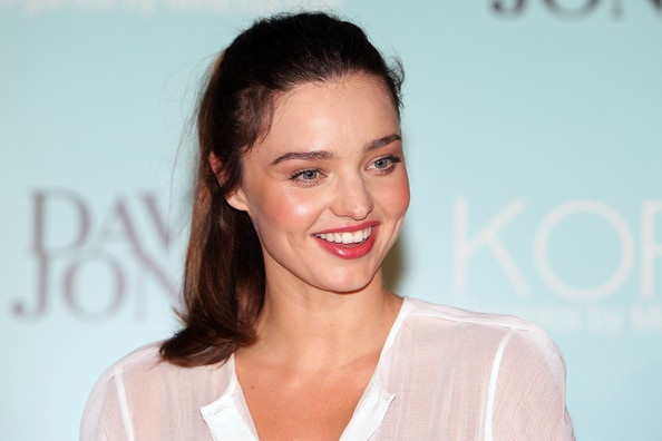 Miranda Kerr khoe chân dài nõn nà - 3