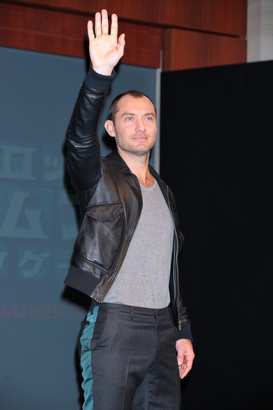 Vòng quanh thế giới giải trí ngày 16/2 - 8