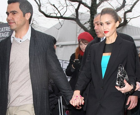 Vợ chồng Jessica Alba cùng sơn móng tay - 1 Vợ chồng Jessica Alba cùng sơn móng tay - 1