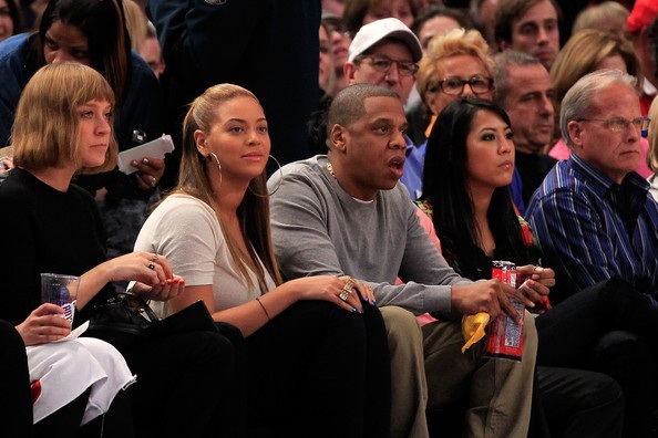 Vợ chồng Beyonce hạnh phúc khi đi xem bóng rổ - 3 Vợ chồng Beyonce hạnh phúc khi đi xem bóng rổ - 3