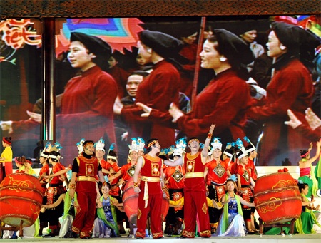 Hoành tráng đêm khai mạc Du lịch về cội nguồn - Vinh danh hát Xoan Phú Thọ - 2