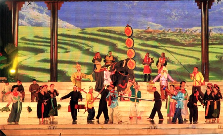 Hoành tráng đêm khai mạc Du lịch về cội nguồn - Vinh danh hát Xoan Phú Thọ - 8