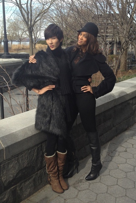 Hoàng Thùy gặp lại Tyra Banks tại New York - 1 Hoàng Thùy gặp lại Tyra Banks tại New York - 1
