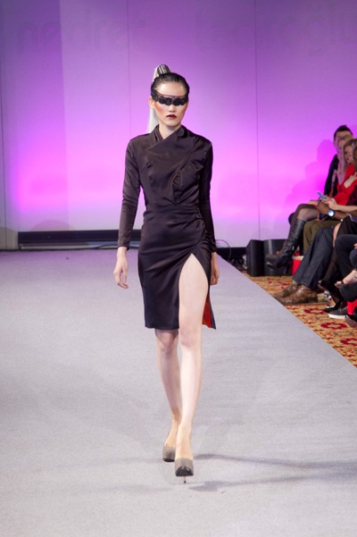 Hoàng Thùy là tâm điểm trong show diễn của Laurel DeWitt - 4 Hoàng Thùy là tâm điểm trong show diễn của Laurel DeWitt - 4