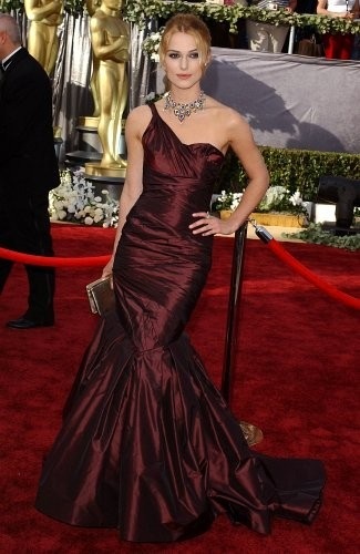 Những chiếc váy đẹp nhất trên thảm đỏ Oscar thập kỷ qua  - 10