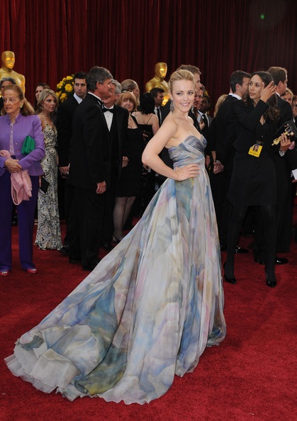 Những chiếc váy đẹp nhất trên thảm đỏ Oscar thập kỷ qua  - 25