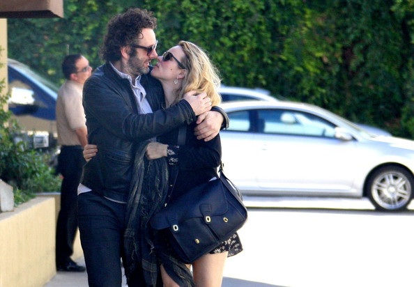 Vòng quanh thế giới giải trí ngày 6/2 - 2