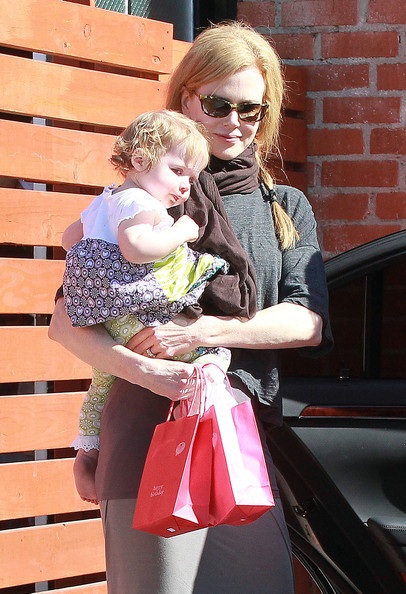 Vòng quanh thế giới giải trí ngày 6/2 - 4