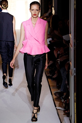 Yves Saint Laurent: Sành điệu, thanh lịch - 15 Yves Saint Laurent: Sành điệu, thanh lịch - 15