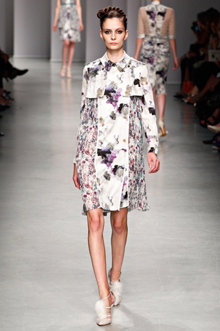 Sành điệu, nữ tính với BST Antonio Marras