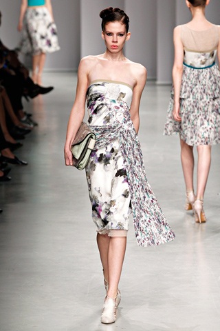 Sành điệu, nữ tính với BST Antonio Marras