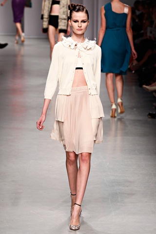 Sành điệu, nữ tính với BST Antonio Marras