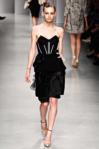 Sành điệu, nữ tính với BST Antonio Marras