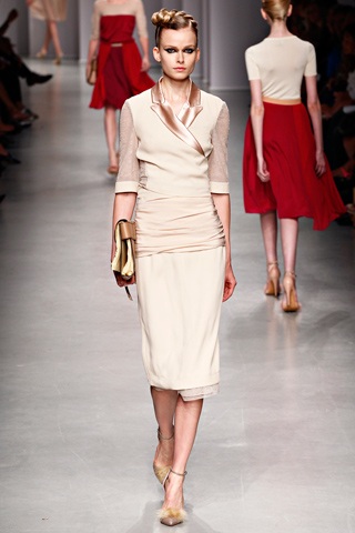 Sành điệu, nữ tính với BST Antonio Marras