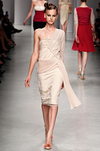 Sành điệu, nữ tính với BST Antonio Marras