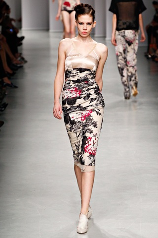 Sành điệu, nữ tính với BST Antonio Marras