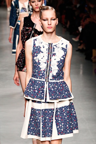 Sành điệu, nữ tính với BST Antonio Marras