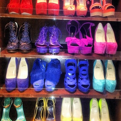 Choáng ngợp với tủ giày của Kim “siêu vòng ba” - 3 Choáng ngợp với tủ giày của Kim “siêu vòng ba”