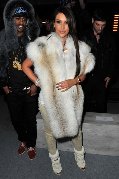 Choáng ngợp với tủ giày của Kim “siêu vòng ba” - 9 Choáng ngợp với tủ giày của Kim “siêu vòng ba”