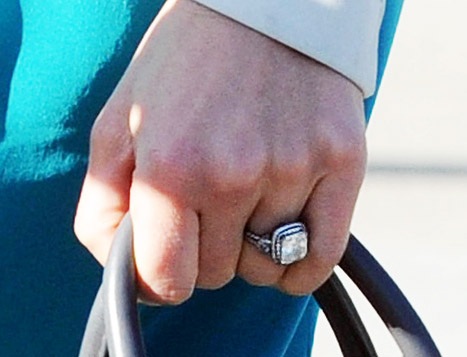 Jessica Biel lần đầu lộ nhẫn đính hôn - 1 Jessica Biel lần đầu lộ nhẫn đính hôn