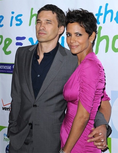 Halle Berry đã đính hôn với bồ người Pháp - 1 Halle Berry đã đính hôn với bồ người Pháp