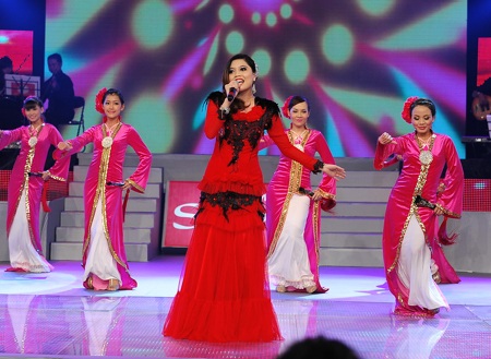 Thanh Ngọc duyên dáng với áo tứ thân - 4 Thanh Ngọc duyên dáng với áo tứ thân